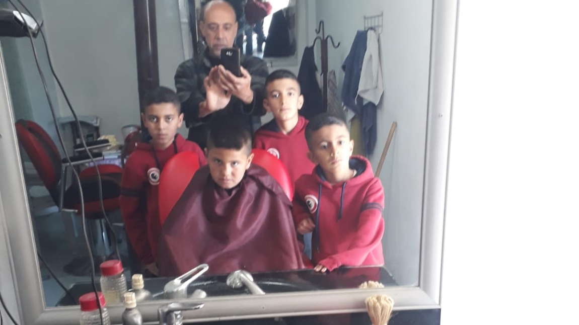 Duruca Köy Berberi ( Ersan GÜLCE ye Öğrencilerimize Saç Traşı Konusunda verdiği destek için teşekkürler.)